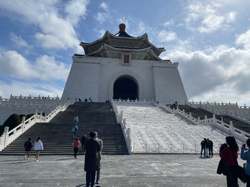 A national monument and tourist attraction erected in memory of Chiang Kai-shek, former President of Taiwan