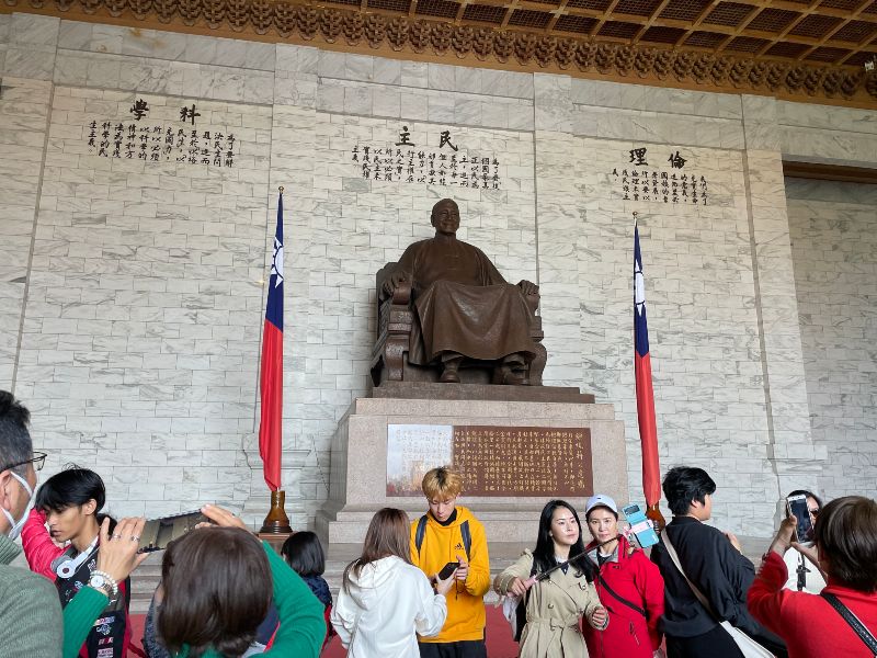 Chiang Kai-shek Bronze Statue