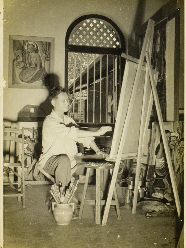 Cheong Soo Pieng painting in his studio at the Nanyang Academy of Fine Arts, c. 1950. Digitised by National Gallery Singapore Library & Archive with kind permission from Cheong Leng Guat