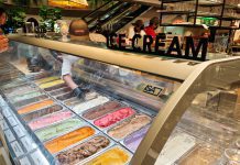 Swensen's Unlimited buffet is located at Changi Airport T2 level 1. It features an international buffet with 48 rotating ice cream flavours.