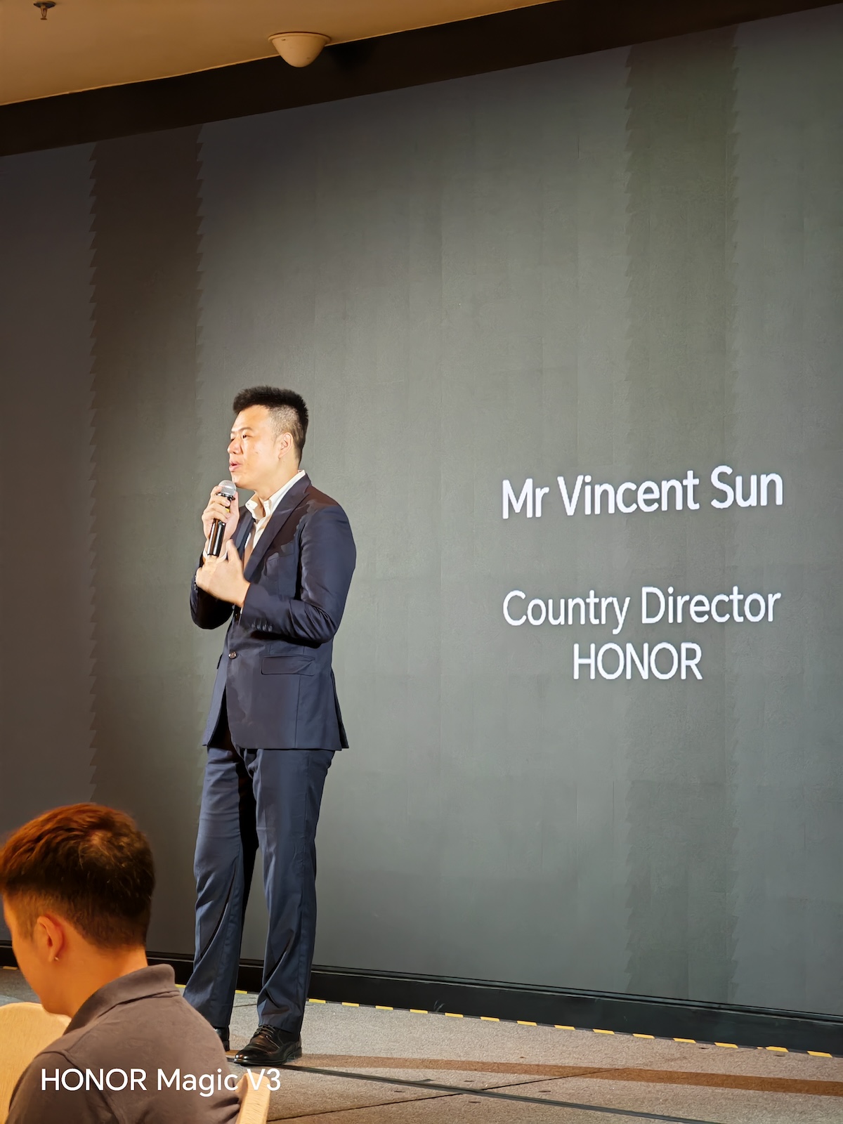 honormagicv3launchsg-countrydirector