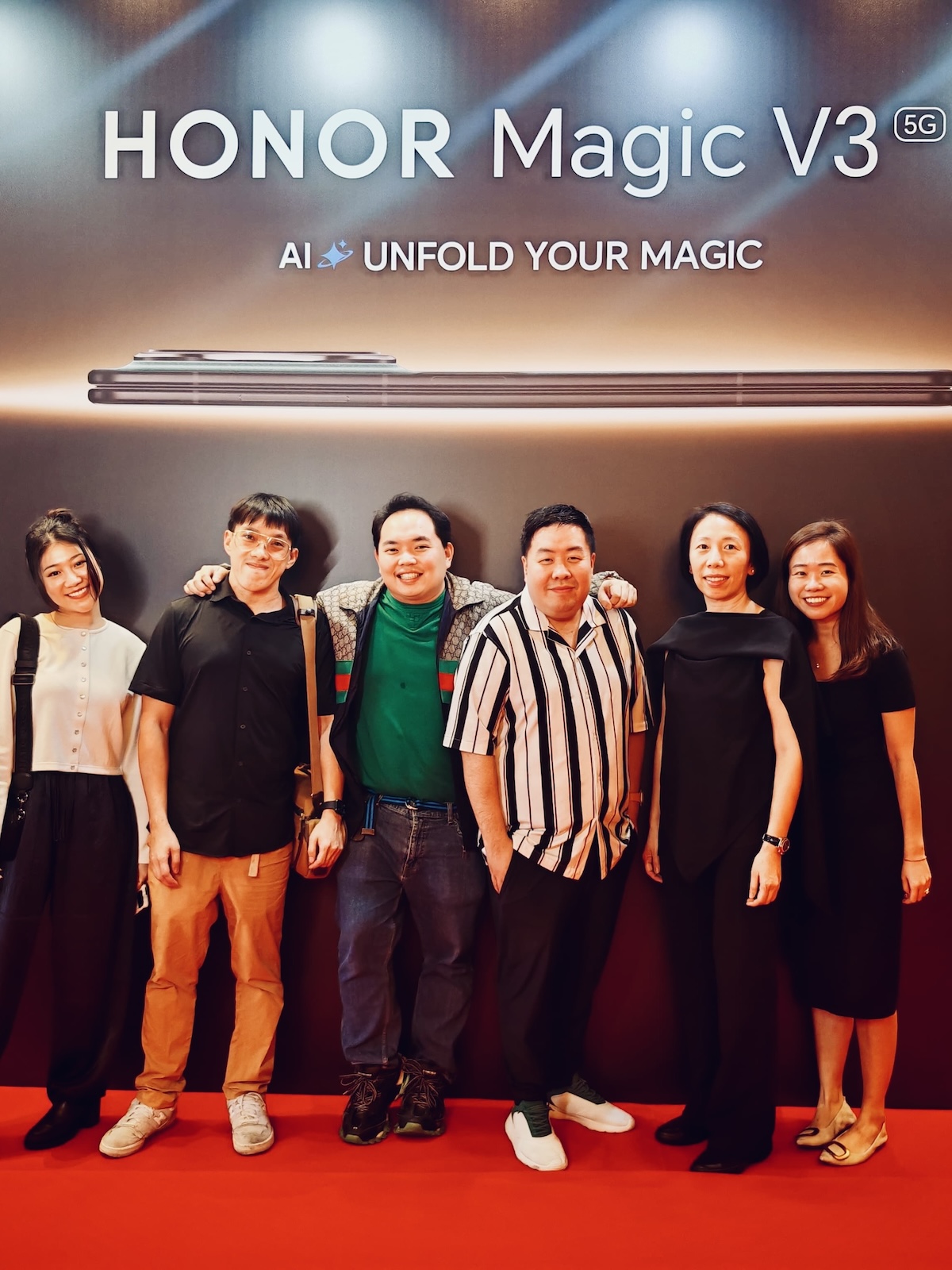 honormagicv3launchsg-groupphotowithceo