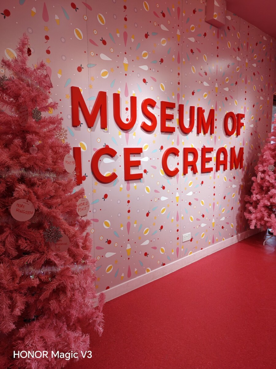 museumoficecream-frostypinkmas3