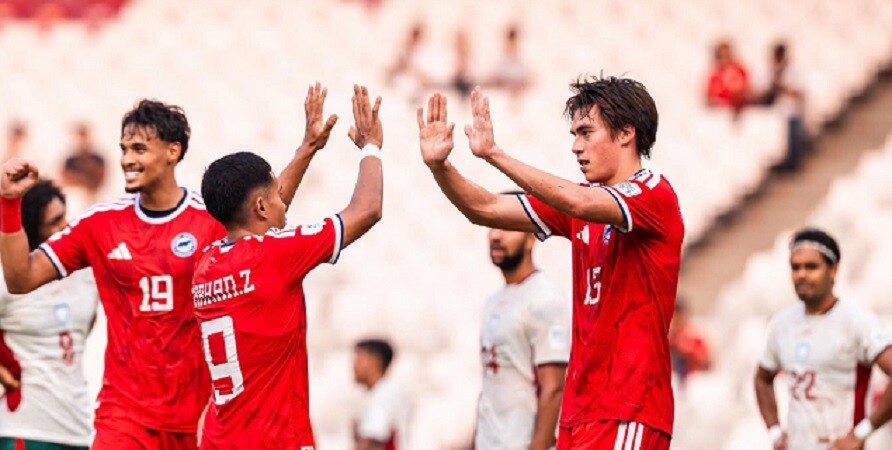 Singapore Lions celebrate the 1-0 win over Bangladesh before the Lions vs Malaysia decider