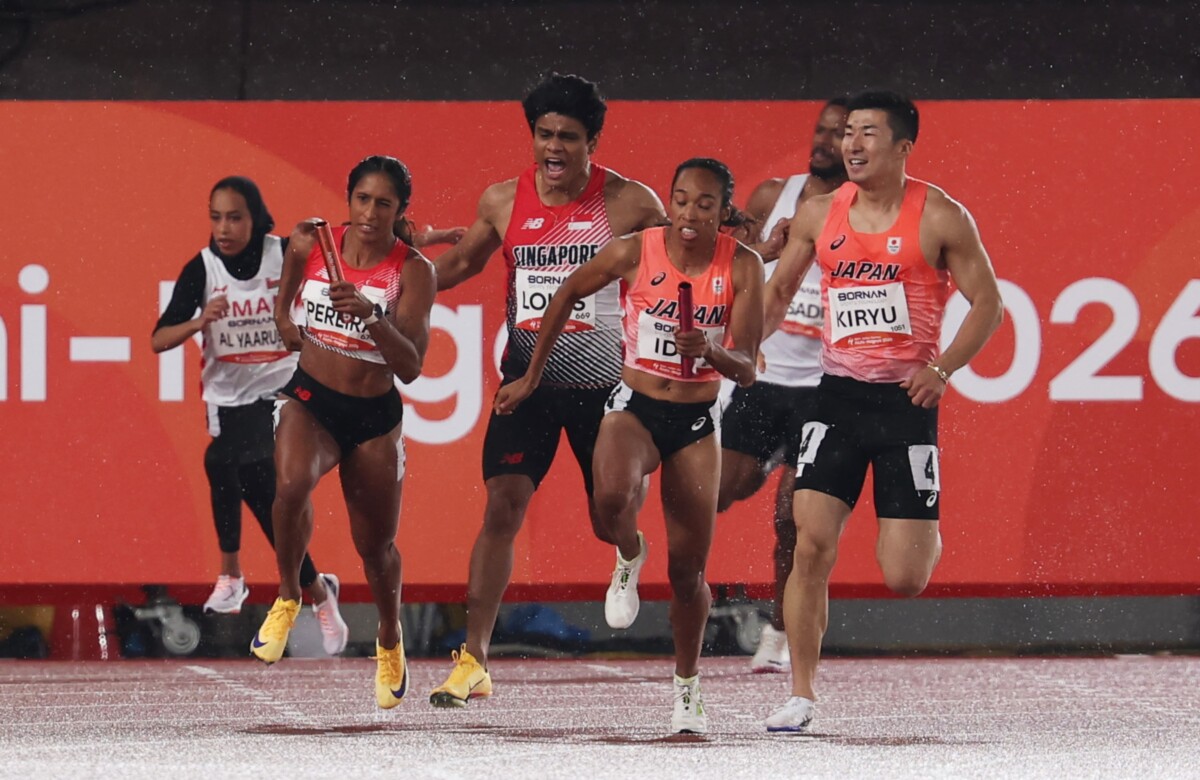 Shanti Pereira runs the mixed relay anchor leg