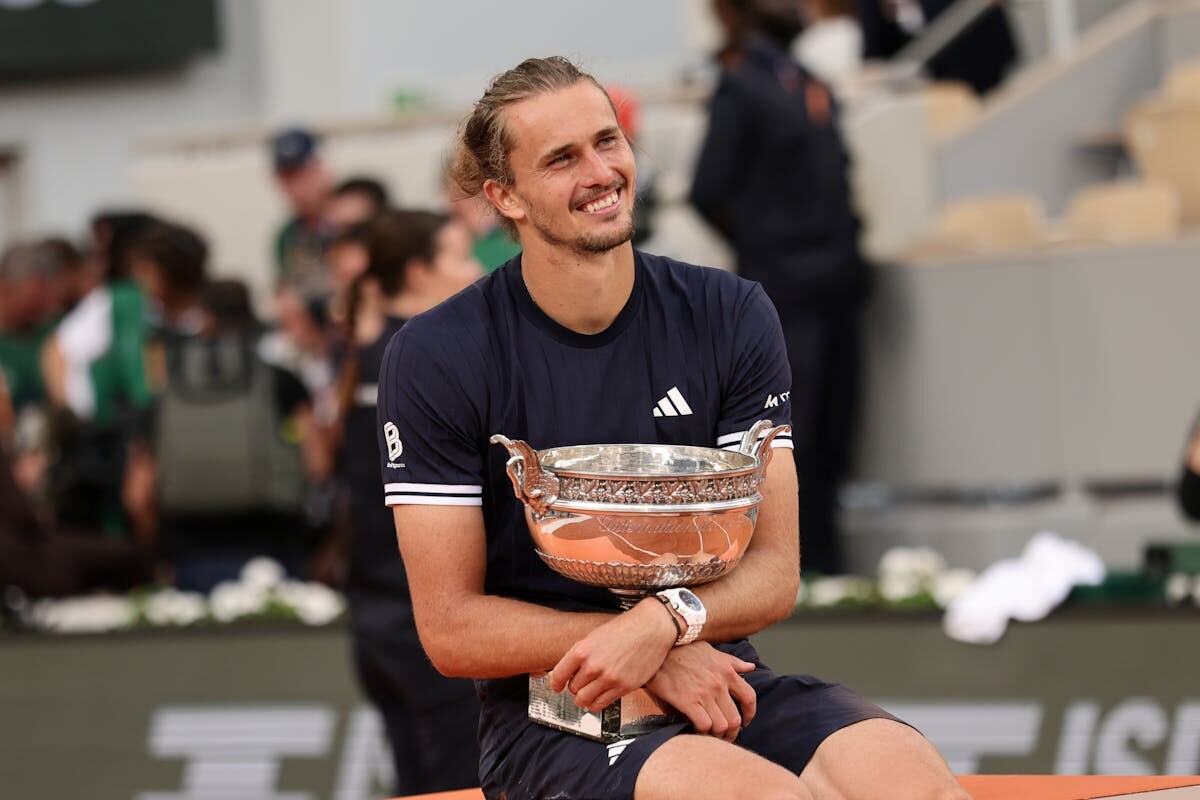 Alexander Zverev Roland Garros 2026 trophy Coupe des Mousquetaires