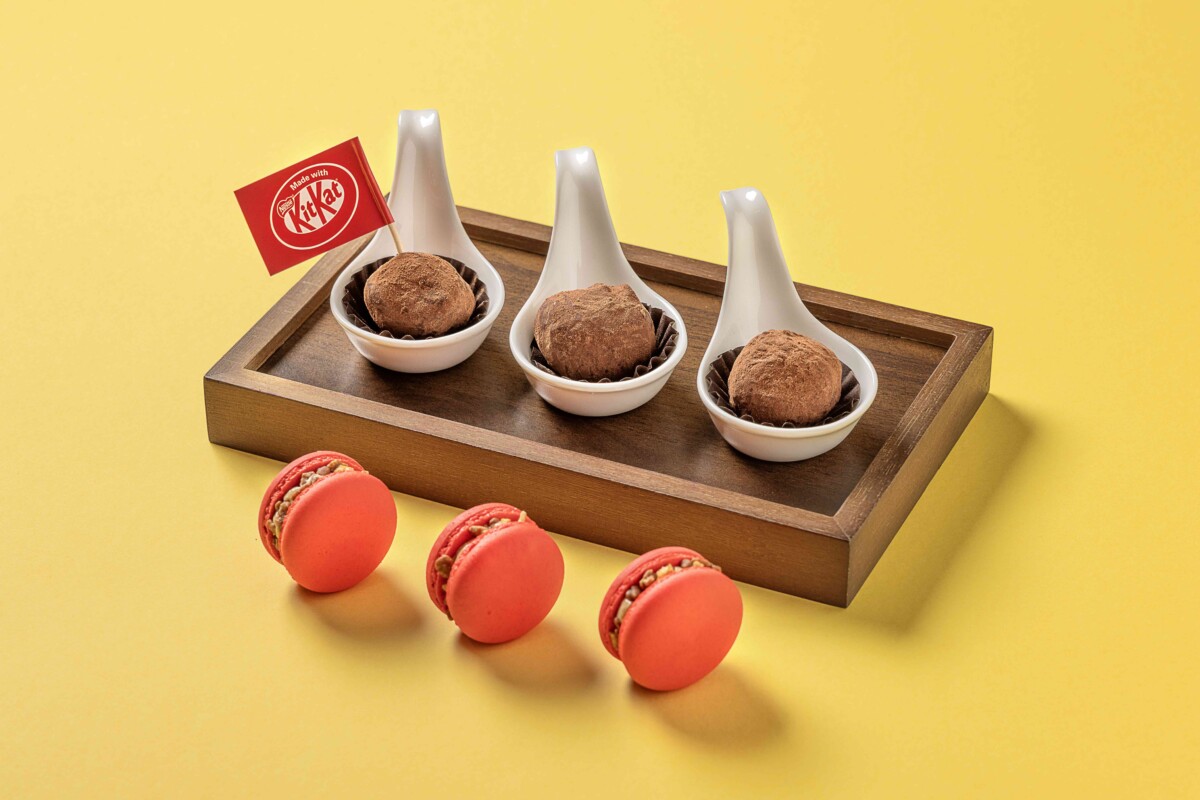 Truffle Macaroon made with KITKAT® at Amara Singapore Lobby Bar