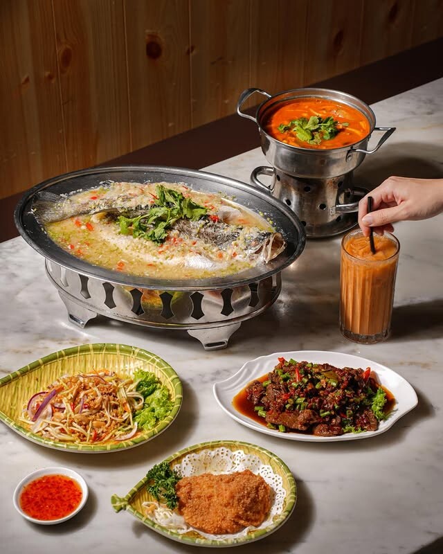 Thai buffet dishes at Central Thai Changi Airport Terminal 3