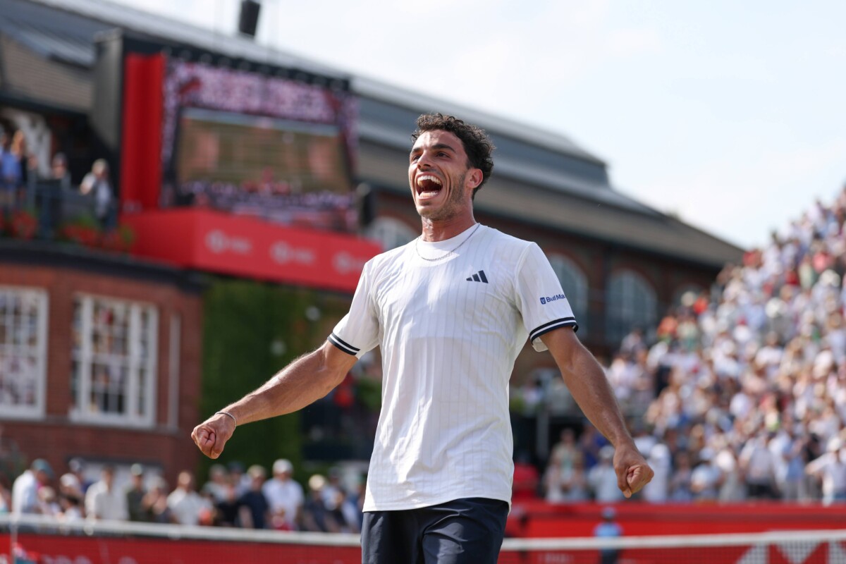 Francisco Cerundolo celebrates winning the HSBC Championships 2026 final at Queen's Club