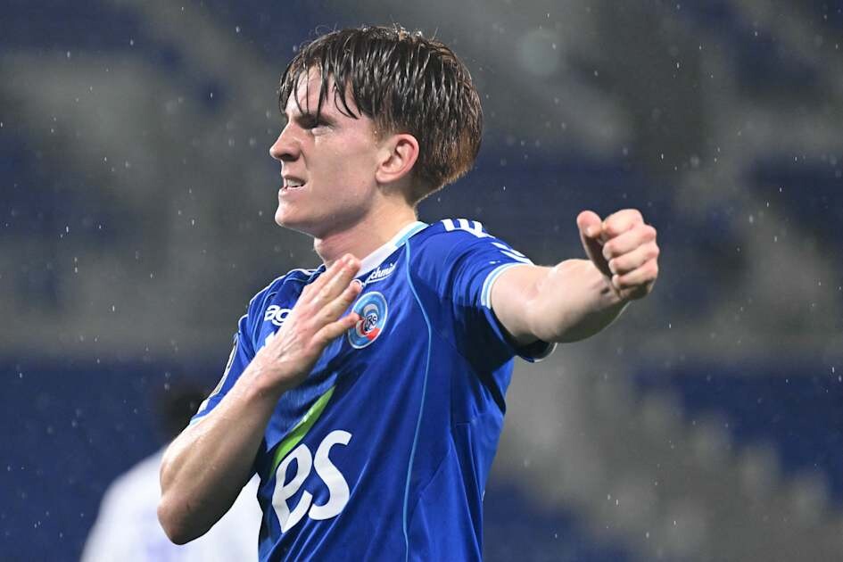 Chelsea FC Valentin Barco signing 2026 Xabi Alonso Argentine midfielder