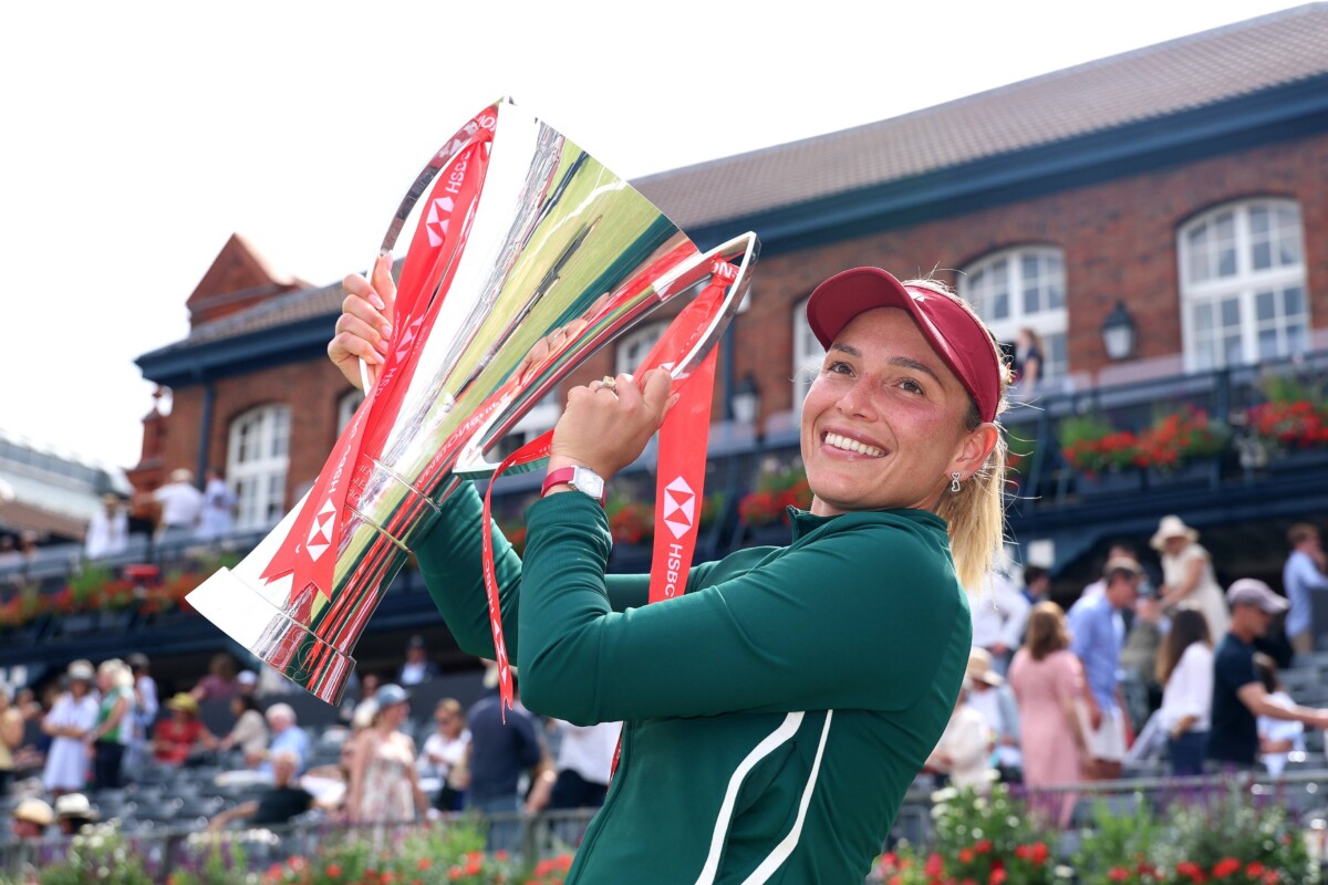 Donna Vekic lifts the HSBC Championships title at Queen's Club 2026