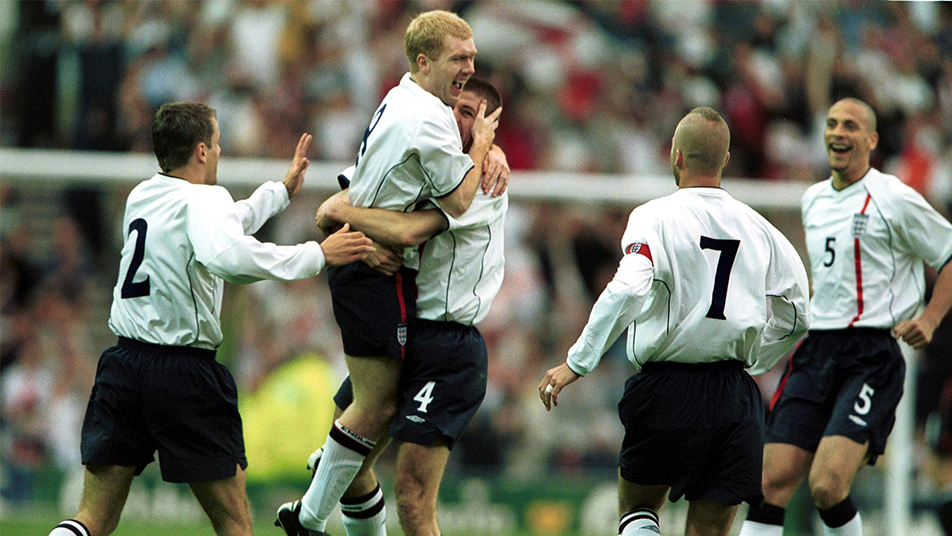 Paul Scholes scores against Mexico in England 2001 friendly