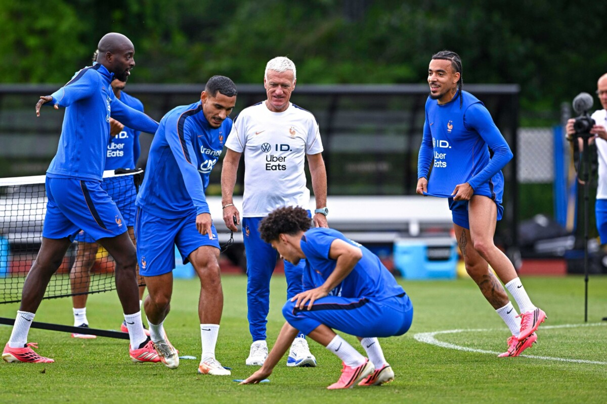 Morocco team ahead of the 2026 FIFA World Cup quarter-final against France