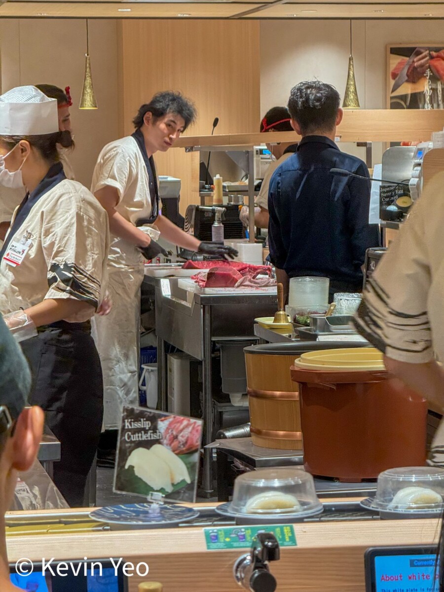 Chef cutting live fish at Gatten Sushi counter