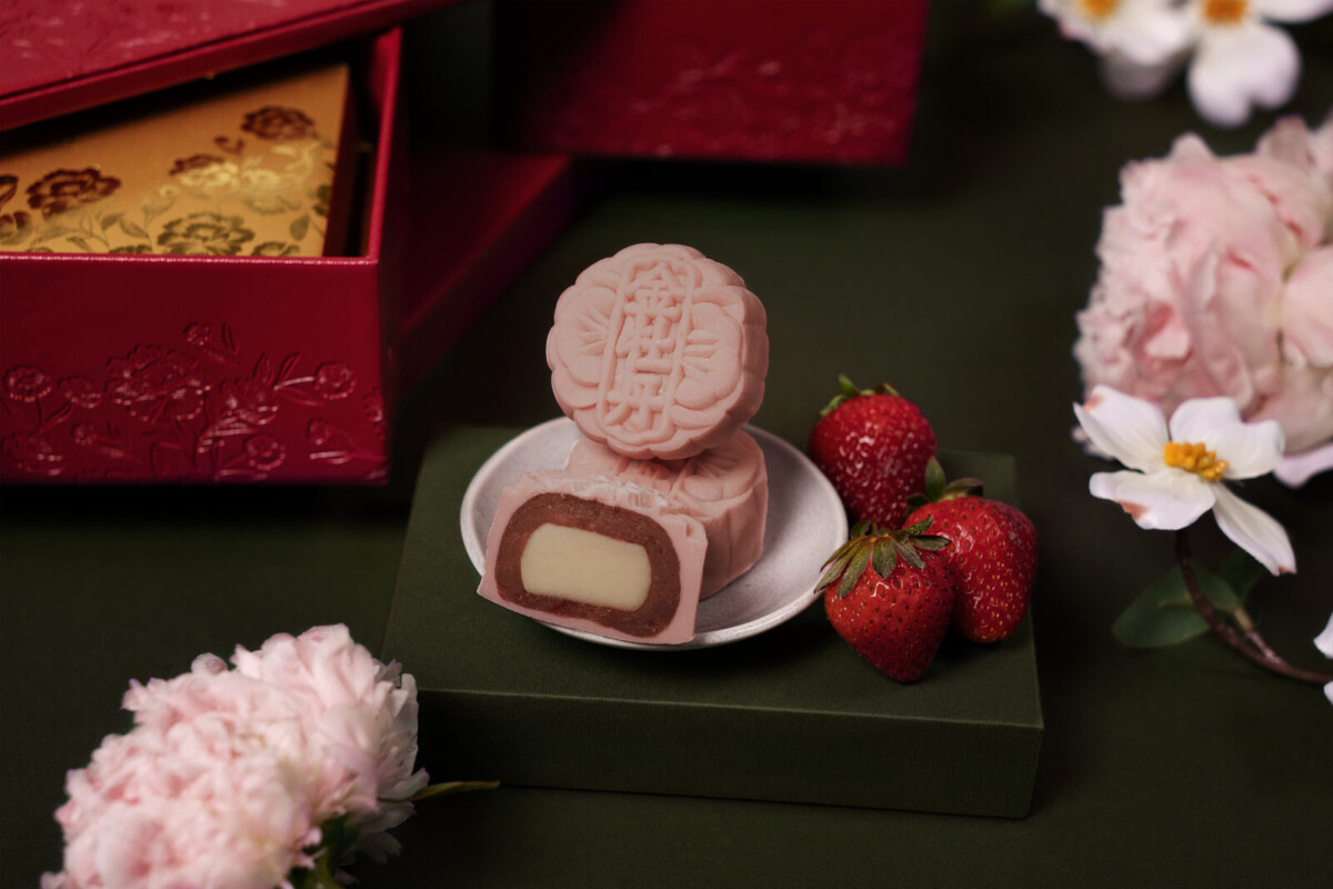 Golden Peony Strawberry with Champagne Truffle snowskin mooncake