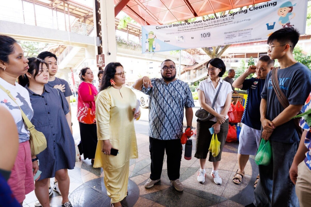 Geylang Serai Cooking Club with Sendok Rakyat participants gathering at the market