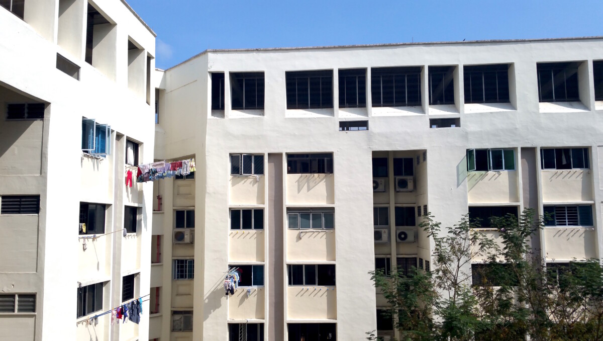 HDB flats in a Singaporean neighbourhood, a better visual fit for buyers reading resale and BTO data. Photo: Shobanu Scarlott / Wikimedia Commons / CC BY-SA 4.0.
