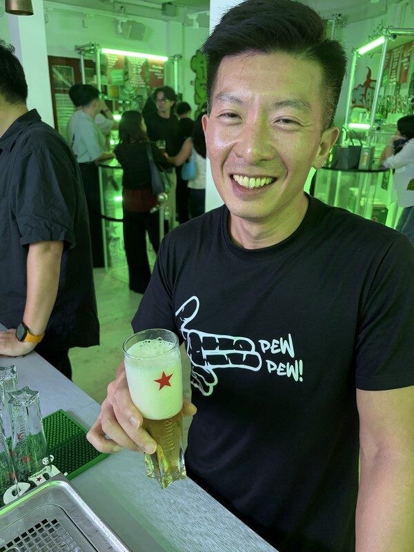 Willie holding the new StarMark Glass with a freshly poured Heineken at Pourfection Lounge