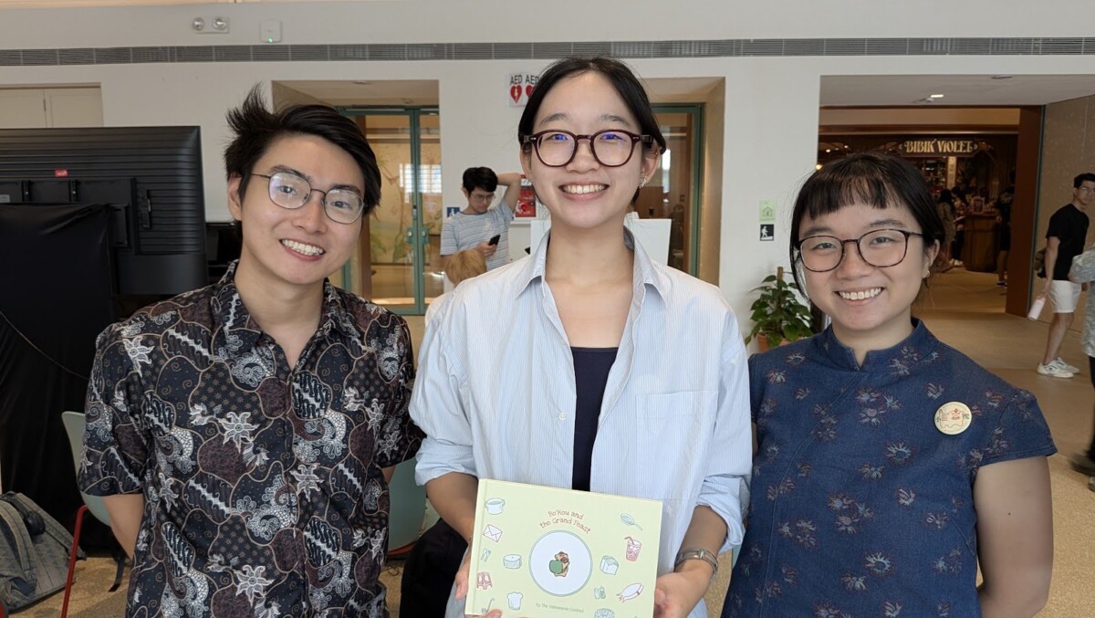 Students share their children's book on Singapore's roadside ice cream hawkers. Image: GLOO Public Relations / TF-NUS Heritage Champions
