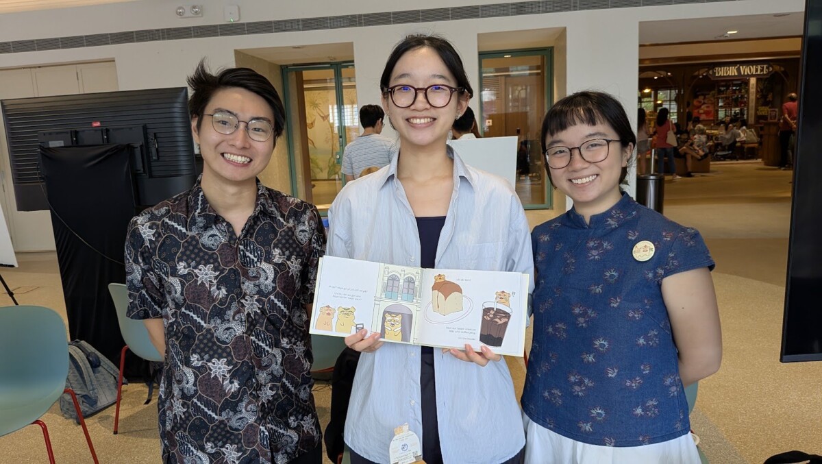 A student team presents its illustrated heritage project. Image: GLOO Public Relations / TF-NUS Heritage Champions