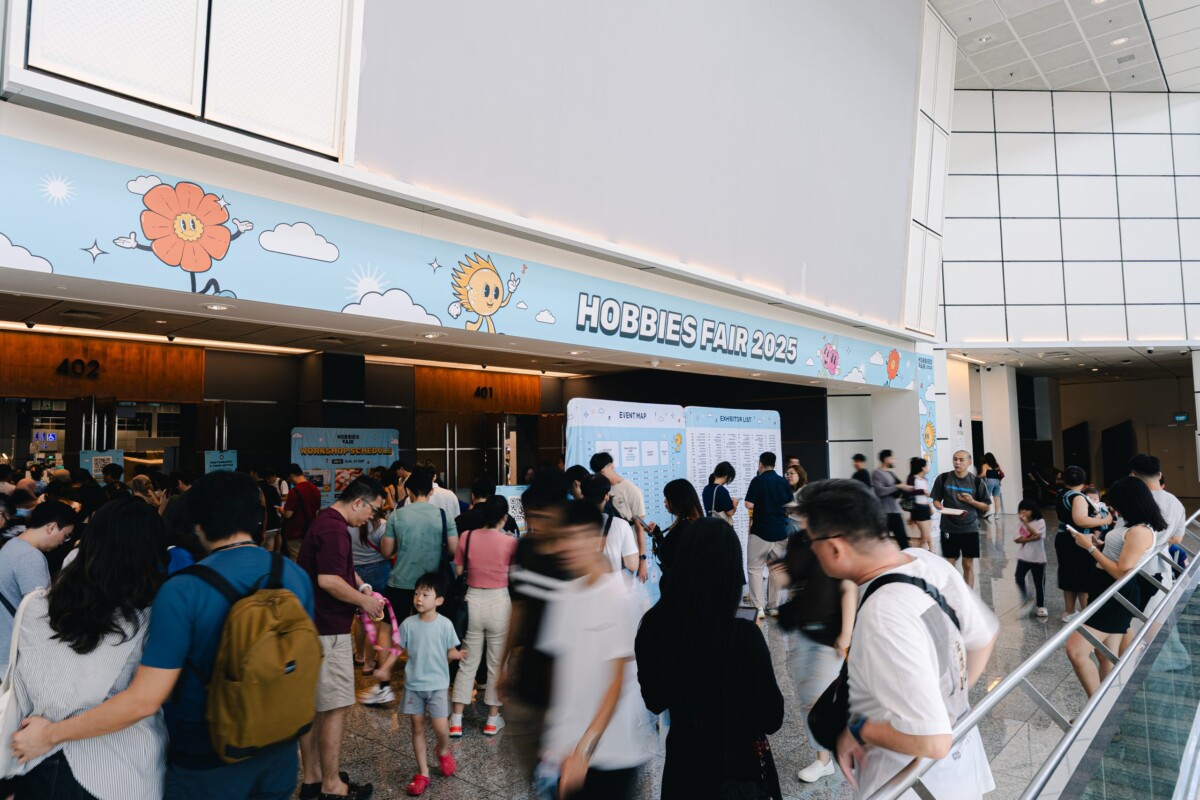 Hobbies Fair entrance crowd