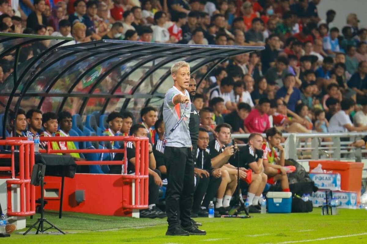 Keisuke Honda gives instructions from the FC Jurong sideline against Young Lions