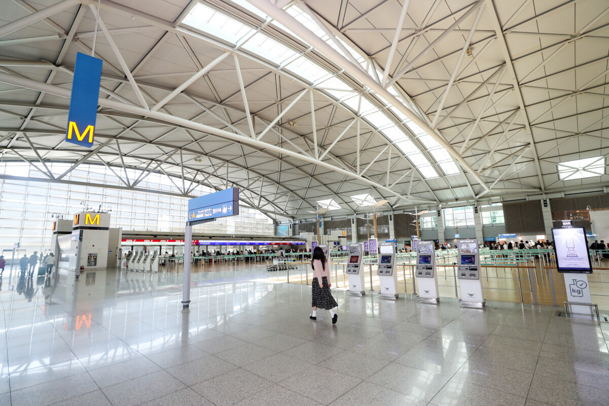 Incheon Airport Terminal 1 departures hall with check-in kiosks and zone M