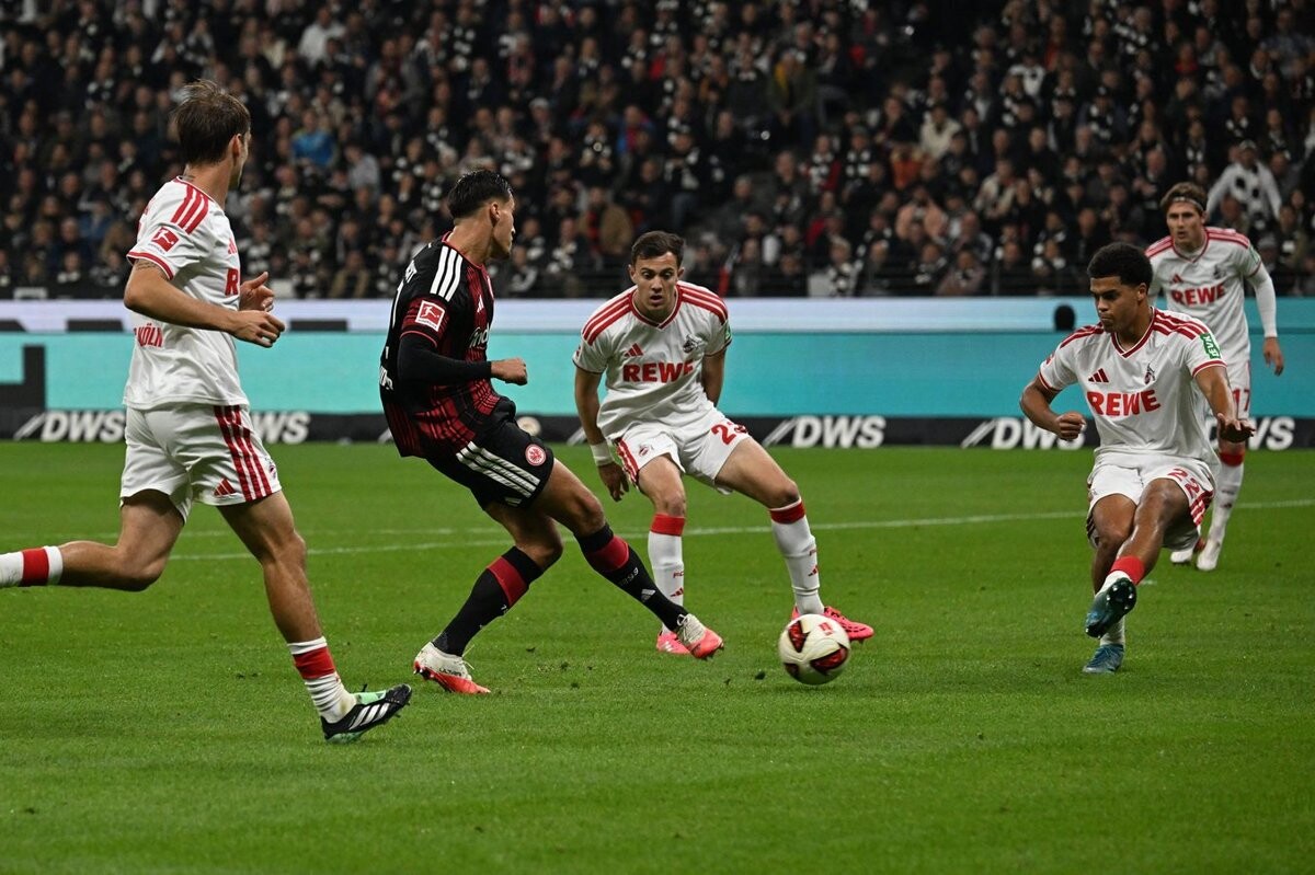 Younes Ebnoutalib on the ball among Cologne defenders as he scores for Eintracht Frankfurt