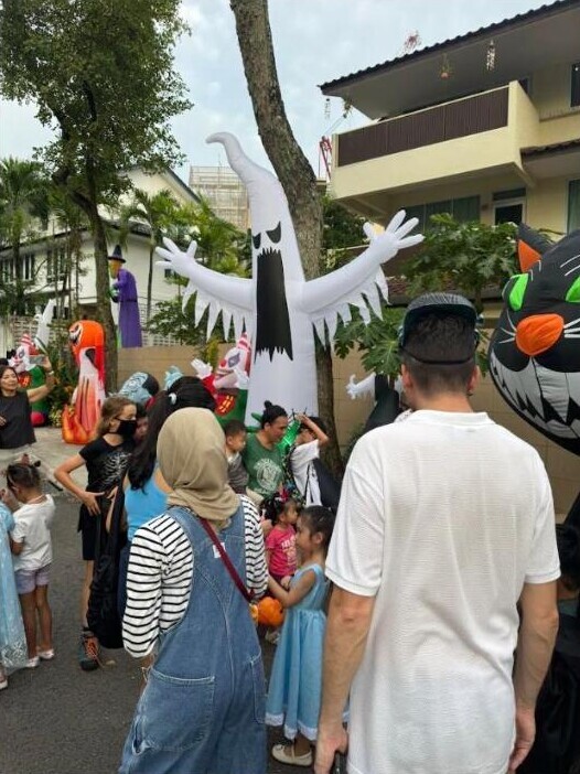 Inflatable ghost and Halloween decorations on the street at a Little Paddington Preschool event
