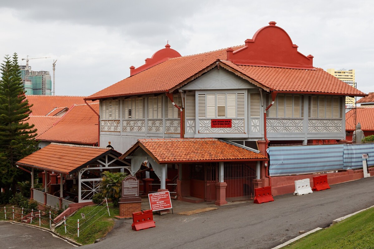 Malacca weekend getaway: the red Dutch Square and Stadthuys in Melaka