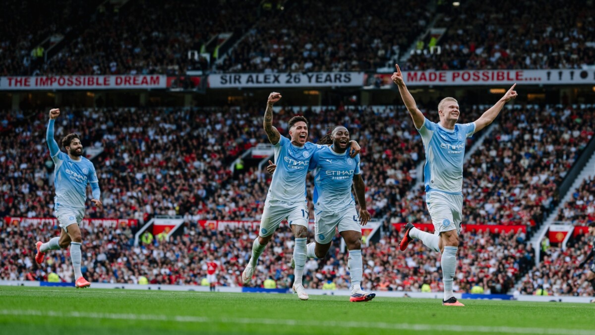 Manchester City players celebrate 1-0 win at Old Trafford