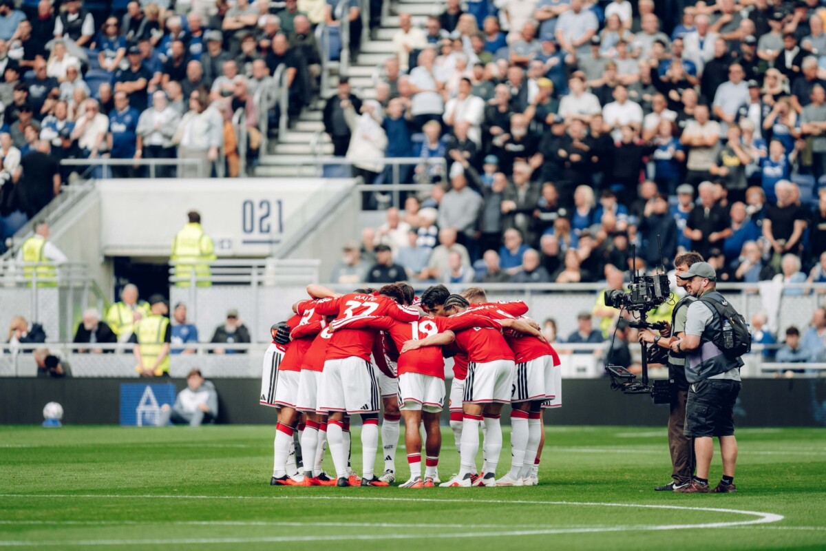 Manchester United team huddle on the pitch before Everton Premier League match
