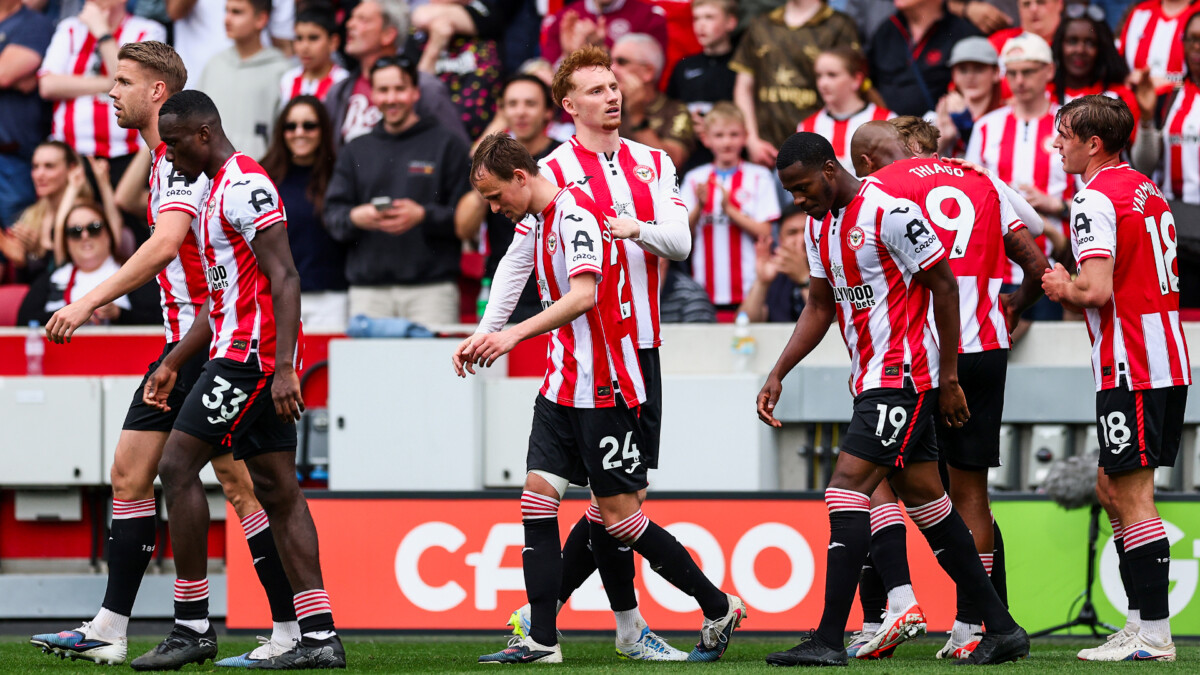 Brentford celebrate ahead of Manchester City vs Brentford Premier League fixture