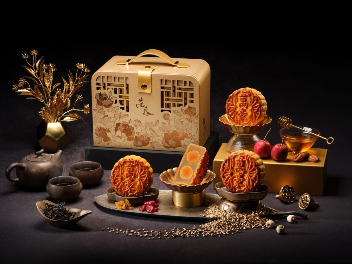 Assorted baked mooncakes gift box from Wan Hao, Marriott Tang Plaza