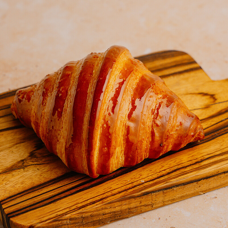 Mimmo Bakery Cafe seating and baked goods