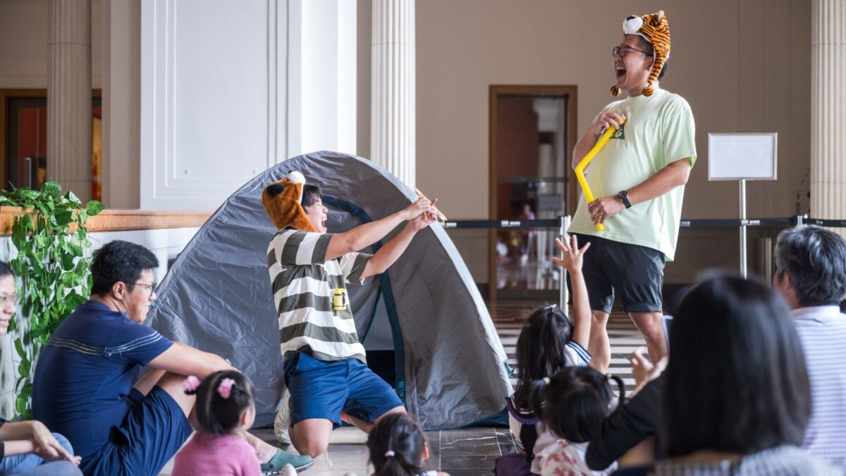 Children at a National Gallery Singapore StoryMakers session