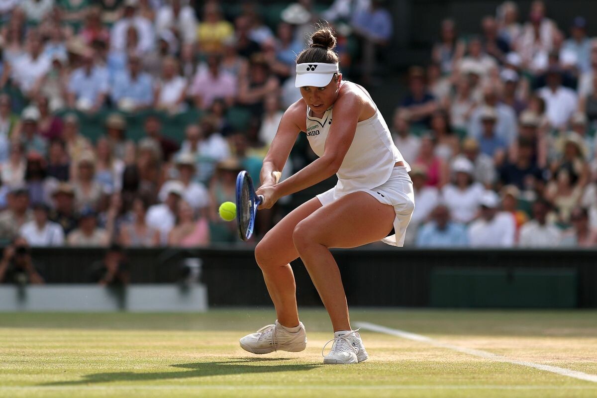 Linda Noskova in action during her Wimbledon 2026 campaign
