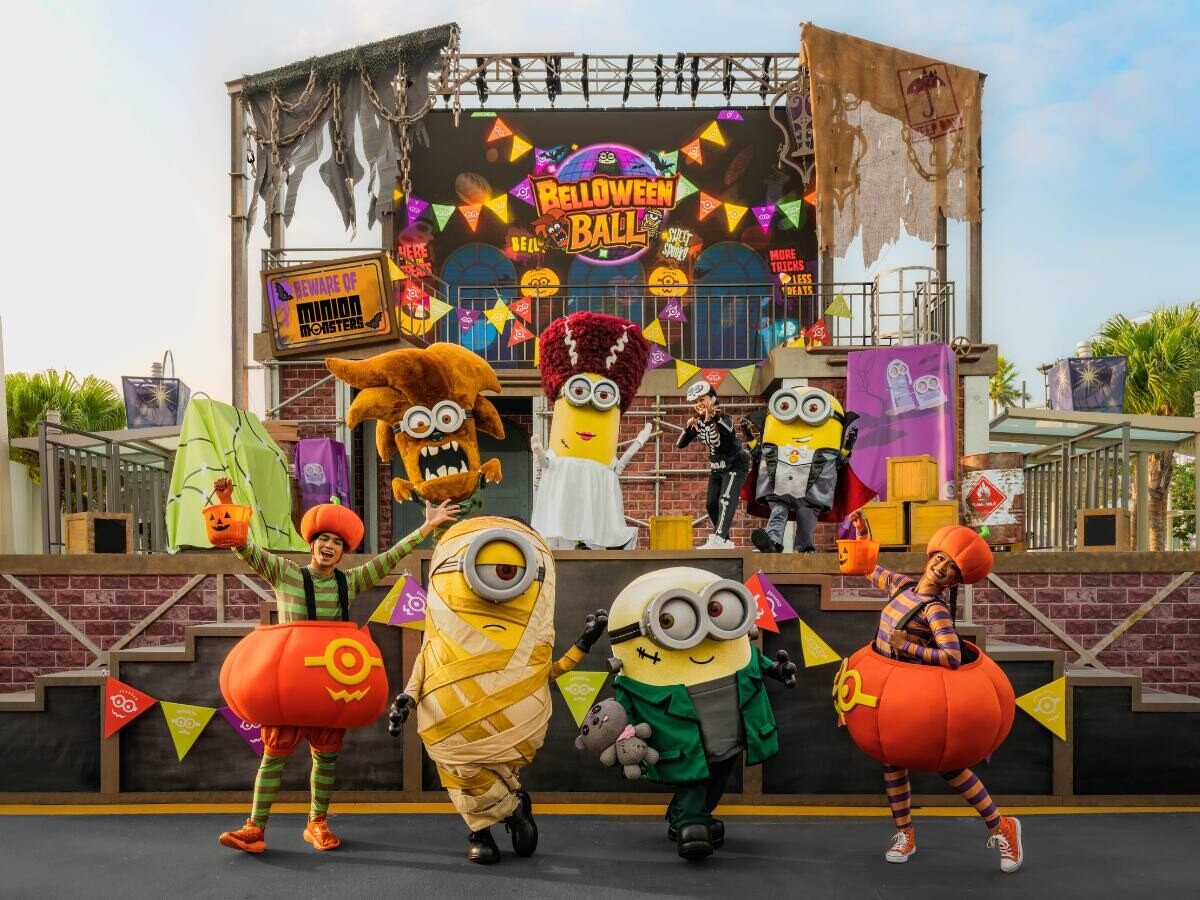 Minions in Halloween costumes performing the Belloween Ball show at Universal Studios Singapore