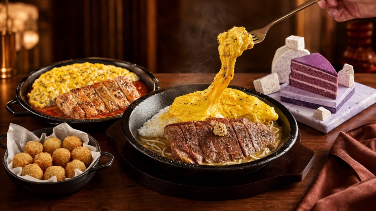 Cheesy omelette with beef and melted cheese pull on Pepper Lunch sizzling plate