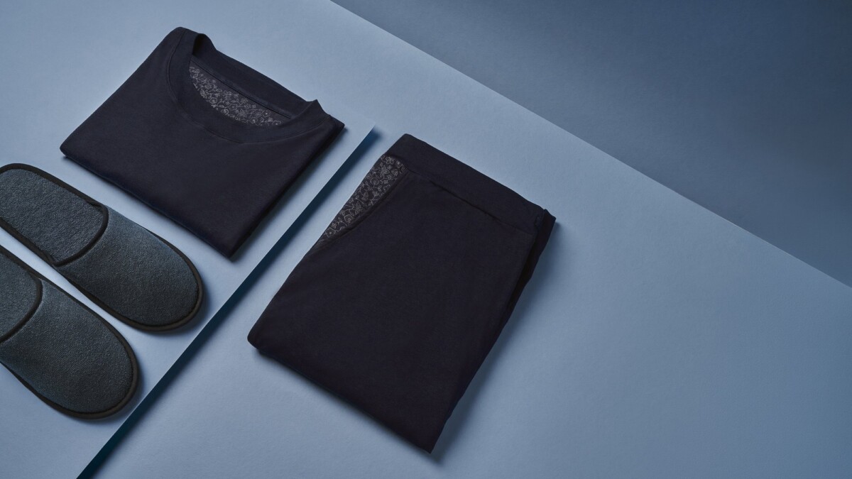 Singapore Airlines Business Class sleeper suit