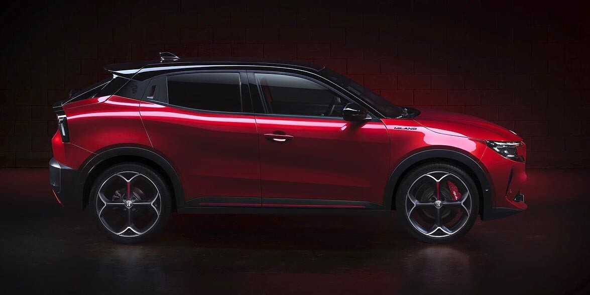 Alfa Romeo Junior Elettrica side profile showing its compact crossover design