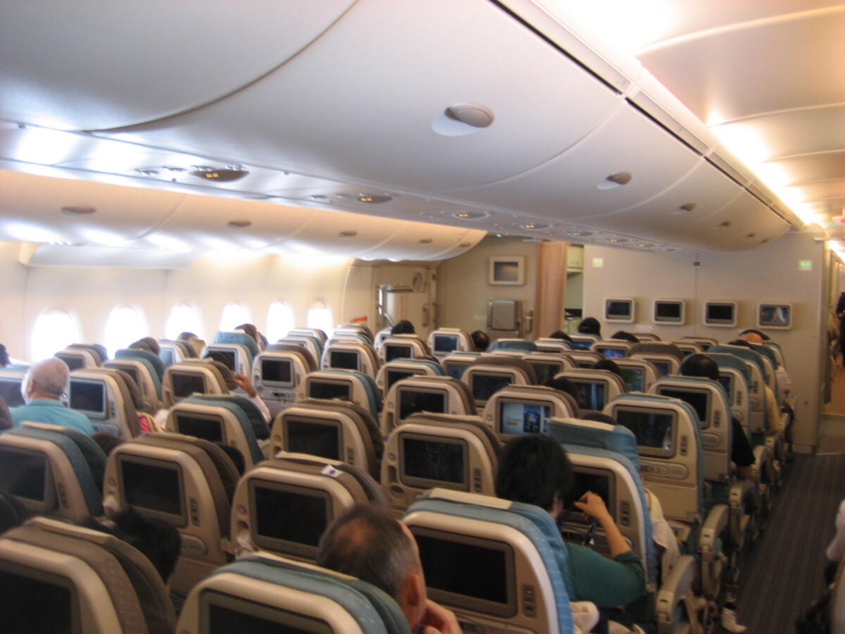 Singapore Airlines Starlink Wi-Fi main deck cabin