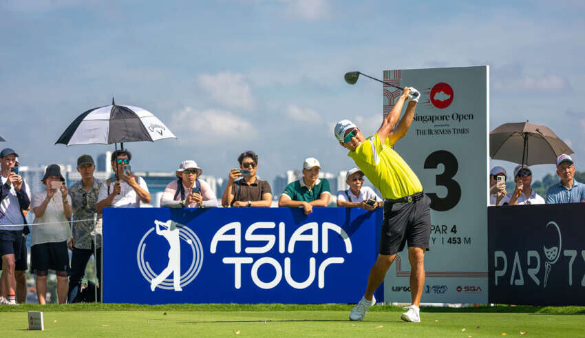 Jeongwoo Ham in contention at the Singapore Open, where every final-round mistake can swing the leaderboard.