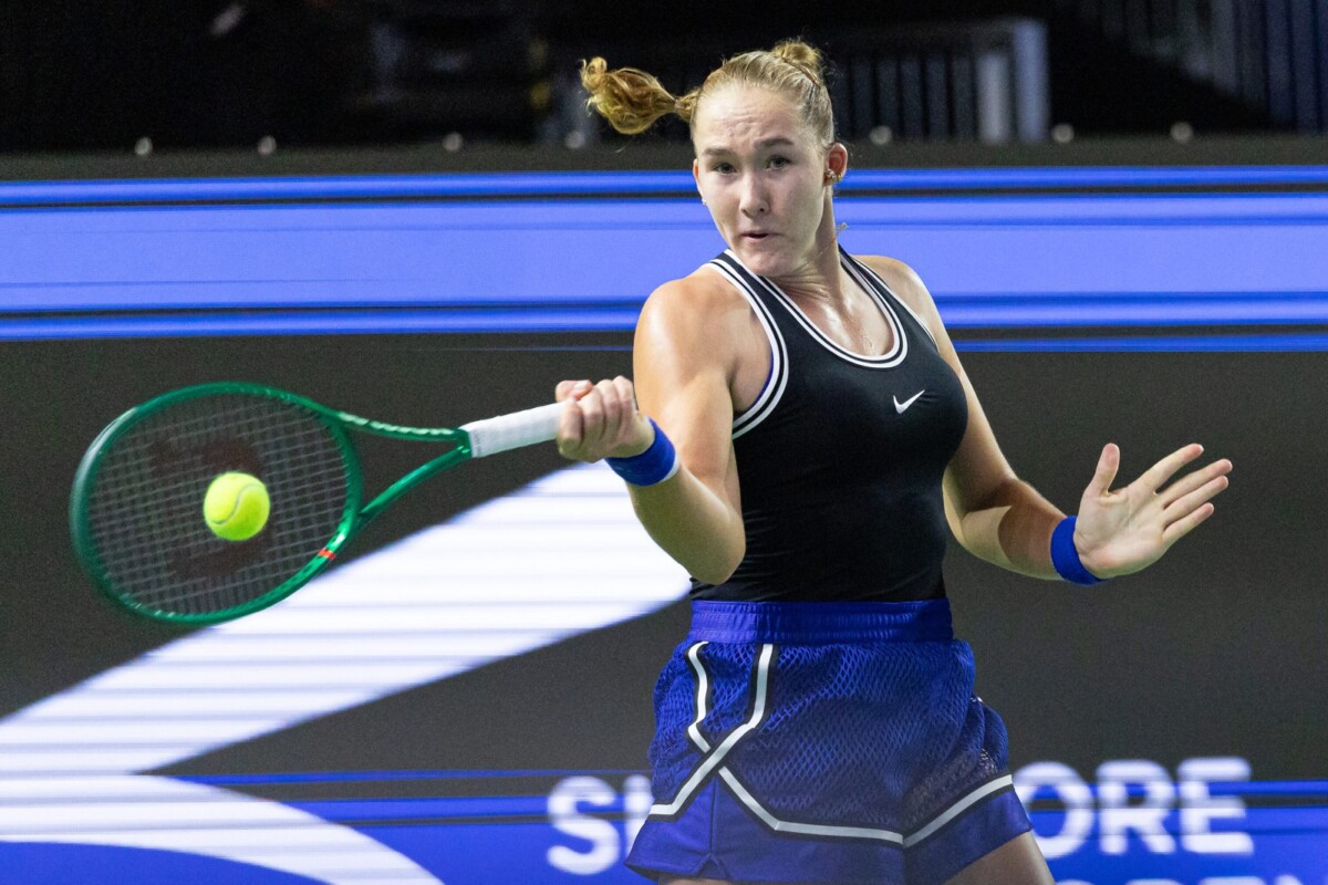 Mirra Andreeva hits a forehand at OCBC Arena during the Singapore Tennis Open