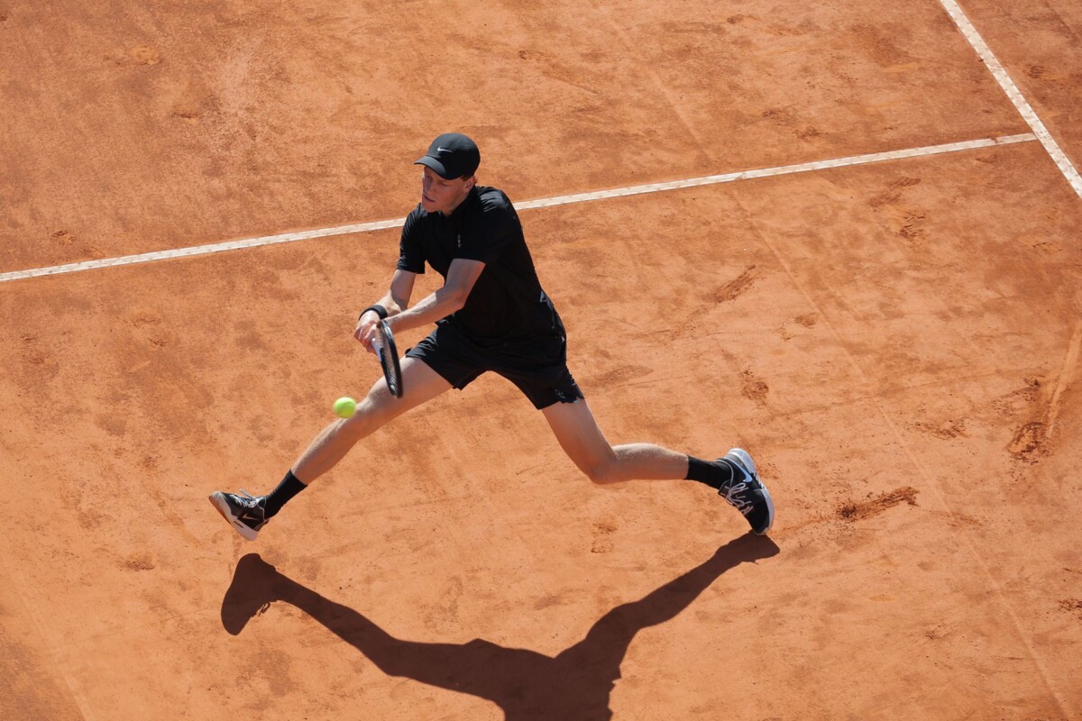 Jannik Sinner plays a backhand at the Italian Open 2026 Foro Italico Rome