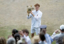 Sinner Claims Back-to-Back Wimbledon Crowns with History-Making 100th Grand Slam Win Jannik Sinner raises the Wimbledon 2026 trophy