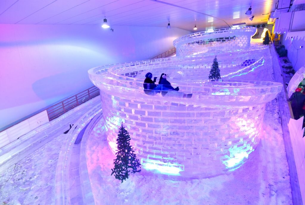 Snow City Singapore Glacier Luge ride