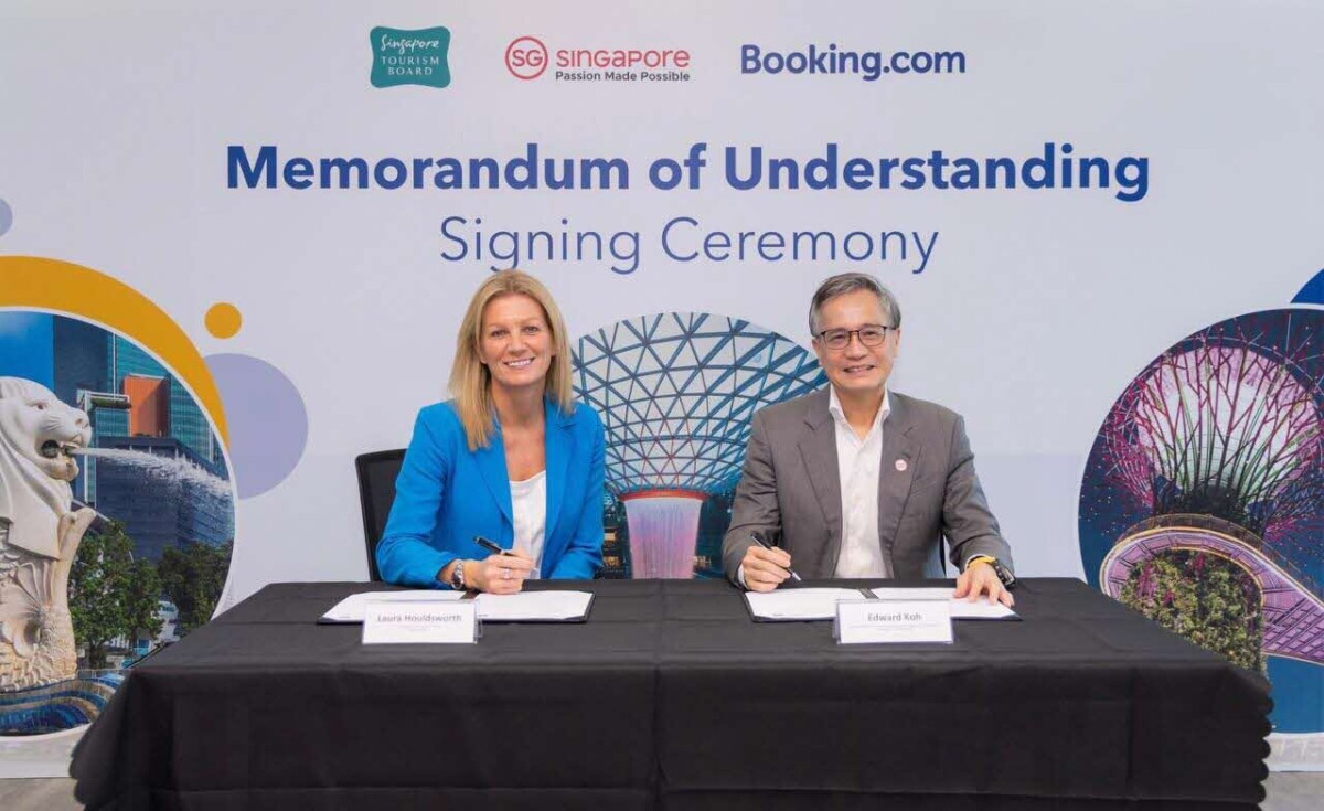 Laura Houldsworth of Booking.com and Edward Koh of the Singapore Tourism Board sign the memorandum of understanding