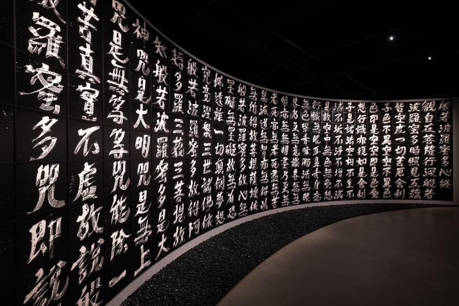 Visitors viewing Hiroshi Sugimoto's Accelerated Buddha installation at SAM