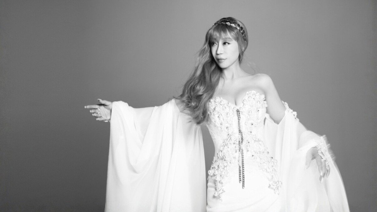 Black and white portrait of soprano Sumi Jo in a white gown with flowing sleeves